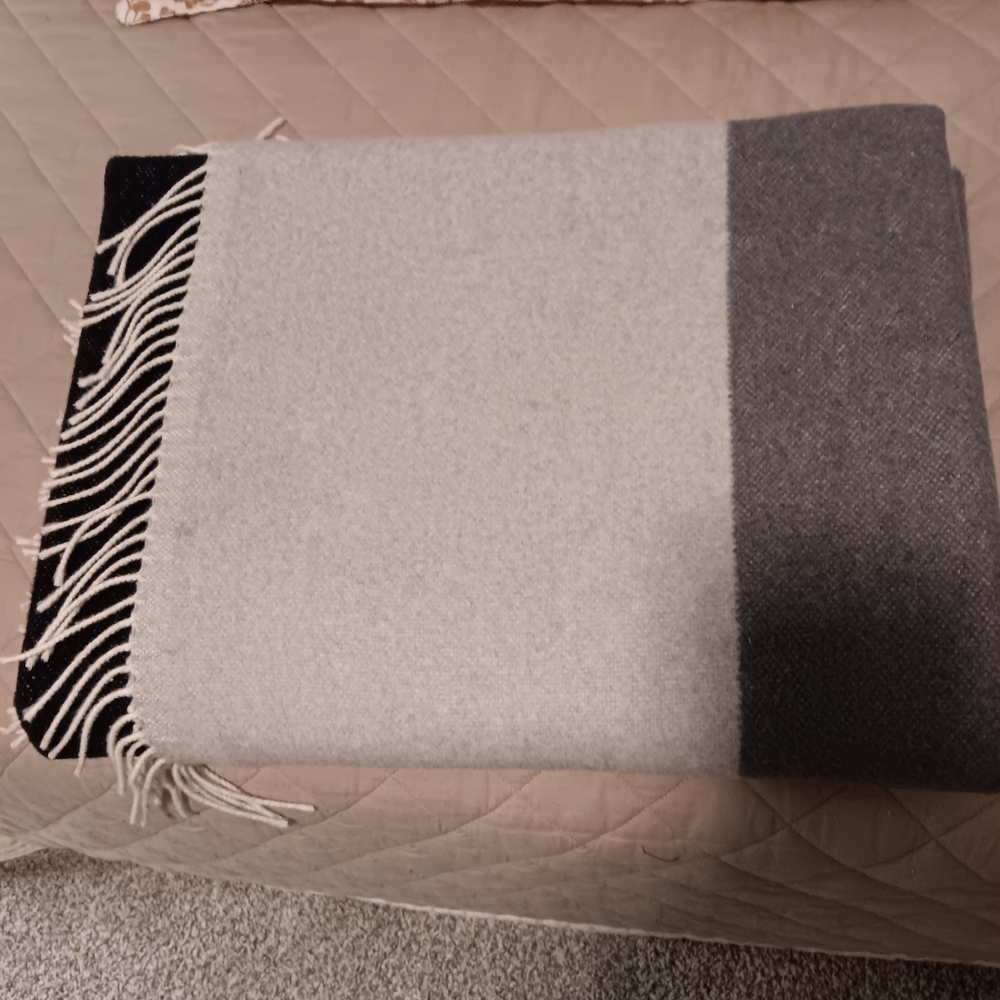 a fine blanket/throw